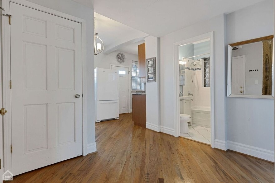 Building Photo - 2755 W Melrose St