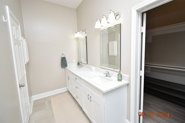 Building Photo - 3806 Vinecrest Dr