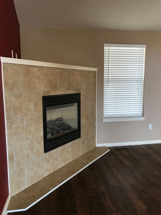 Building Photo - Executive Rental All Brick Home near South...