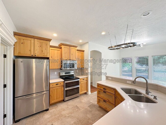 Building Photo - 650 E Whitney Ct