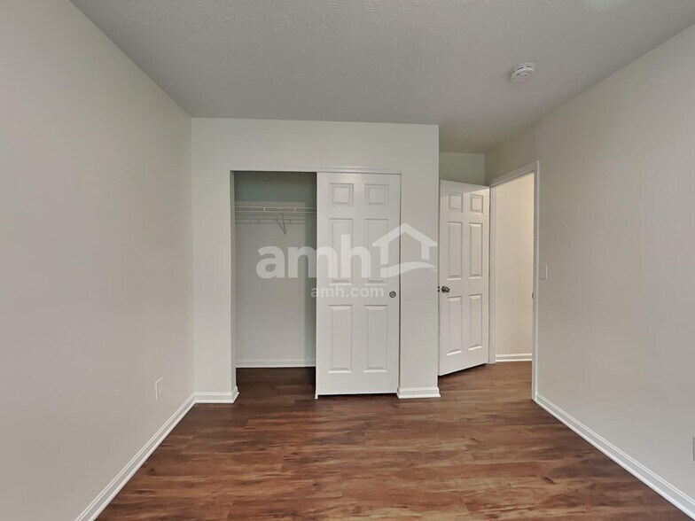 Building Photo - 1279 McGuffey Ln