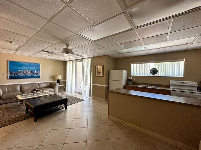 Building Photo - 900 NE 18th Ave