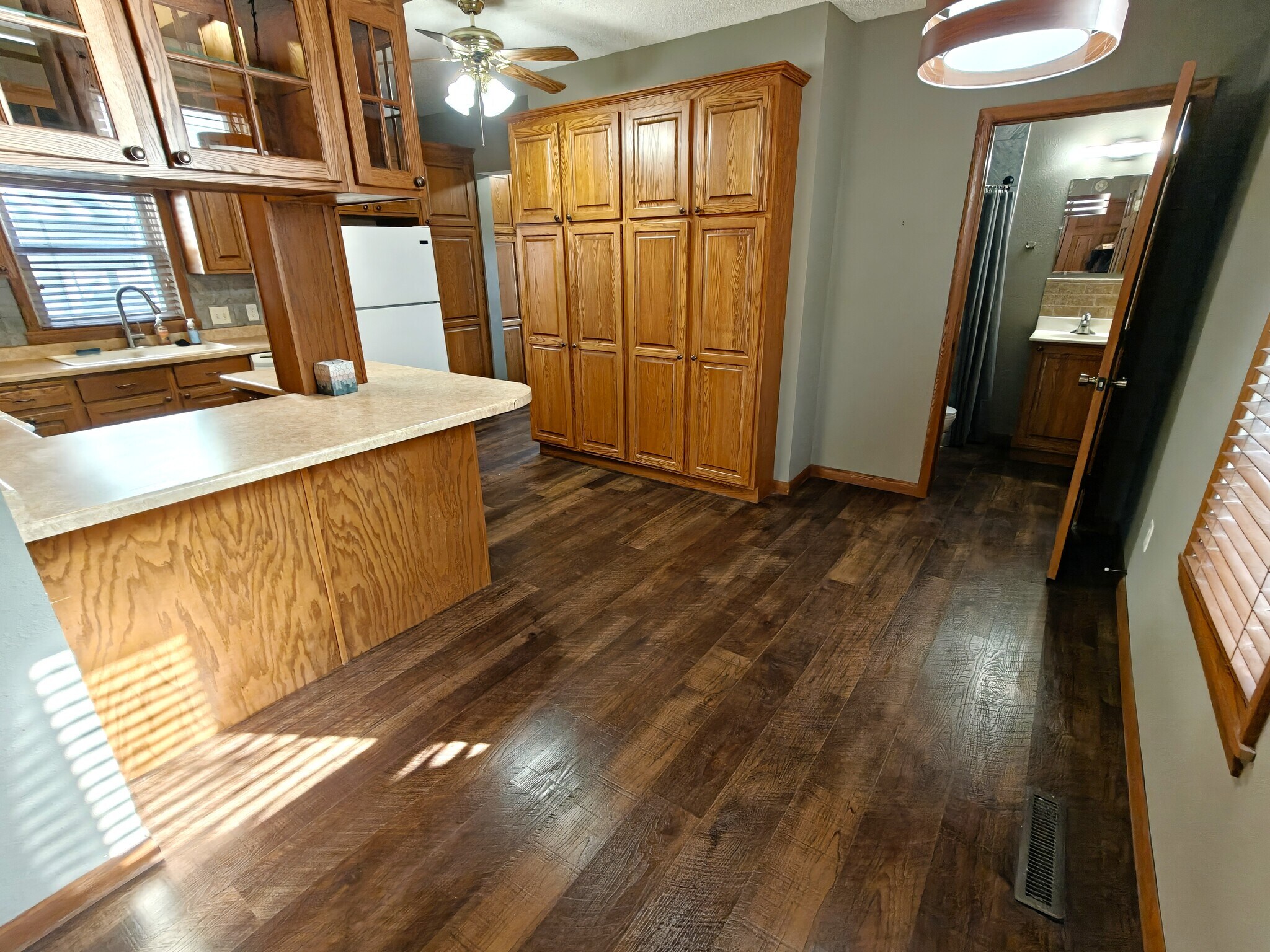 KITCHEN DININGb - 1011 E Grand Ave