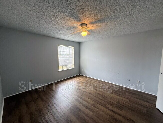 Building Photo - 4820 Wellesley Ave