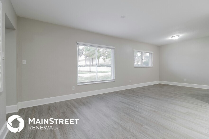 Building Photo - 5963 Bamboo Dr