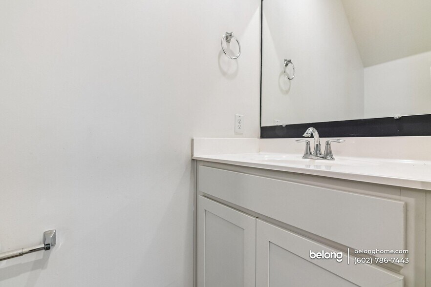 Building Photo - 8192 N 22nd Dr