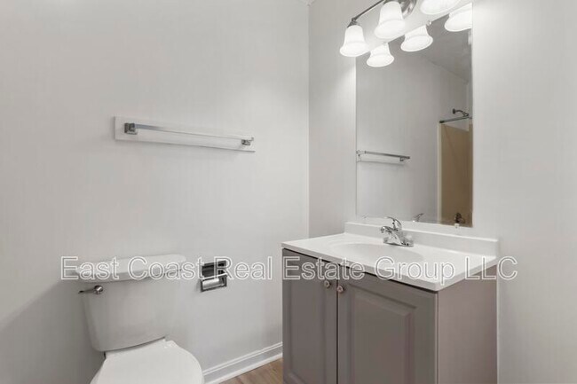 Building Photo - 131 Biser St