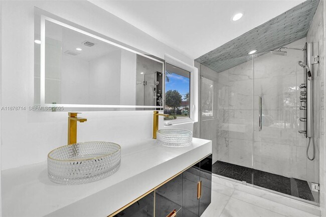 Building Photo - 394 SE 5th Ave