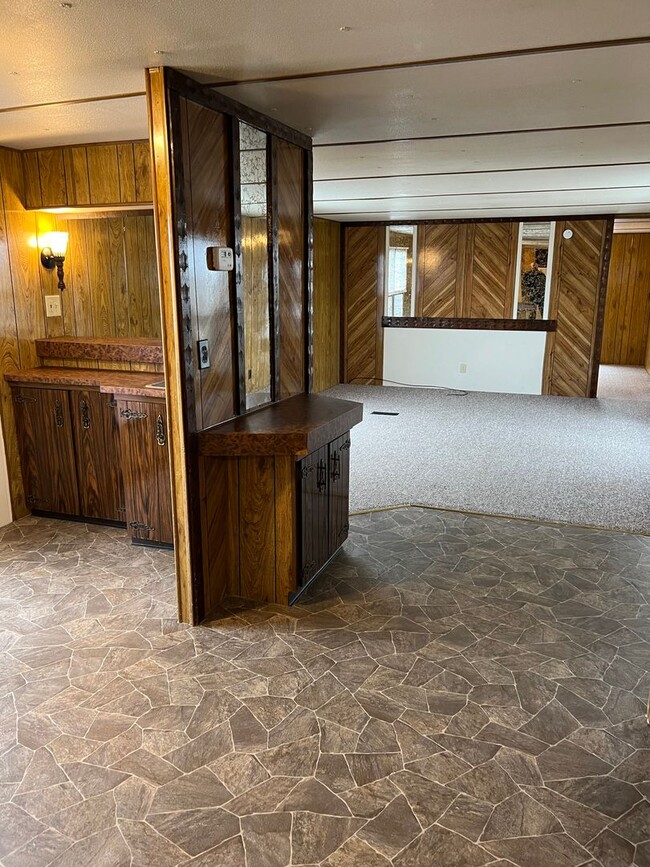 Building Photo - 2 Bed 2 Bath Mobile Home Sitting On 1 Acre