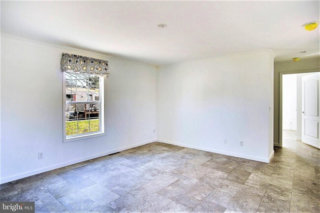 Building Photo - 114 Sharon Dr
