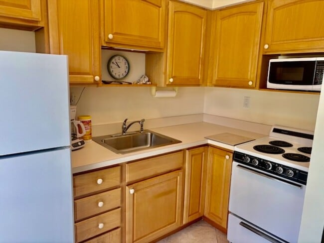 Building Photo - seabreeze South condo