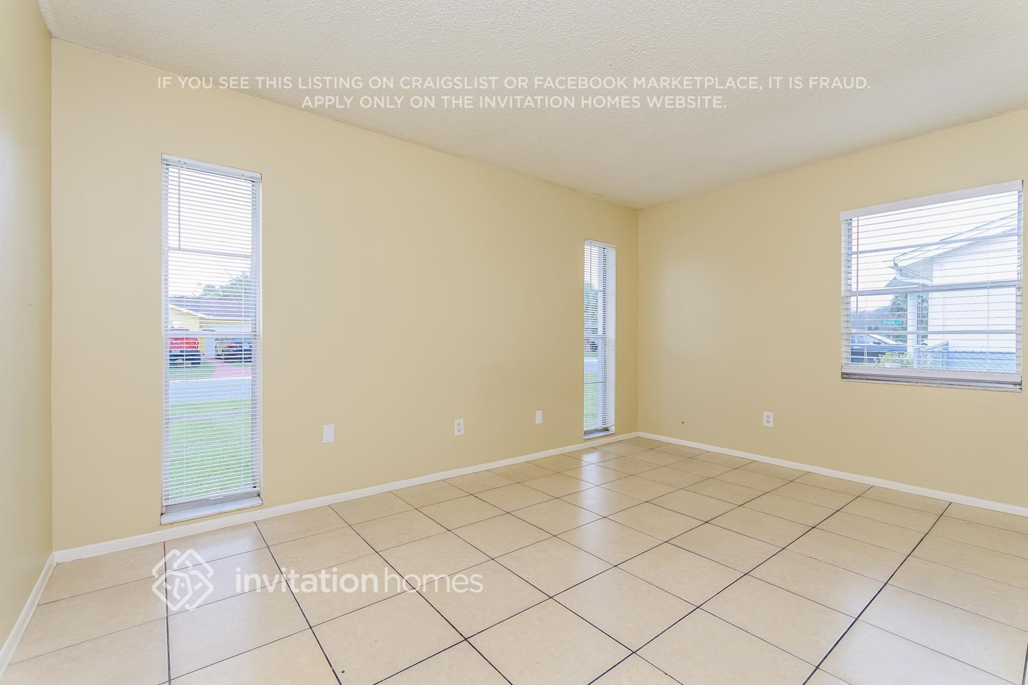 Building Photo - 233 La Paz Dr