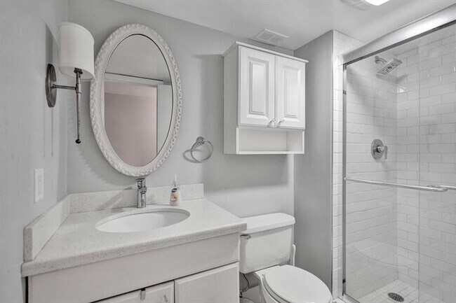 Building Photo - 1407 NE 56th St
