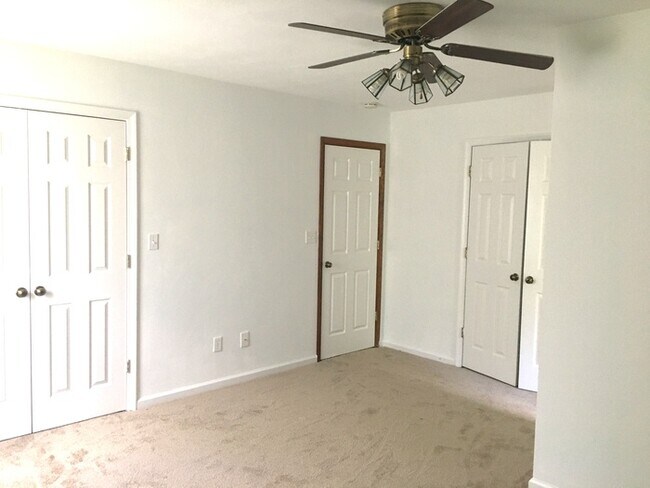 Building Photo - **Beautiful Ranch Home in Etheridge Manor**