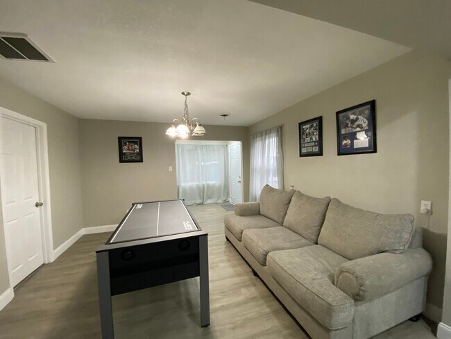 Building Photo - 6425 Sedgefield Dr