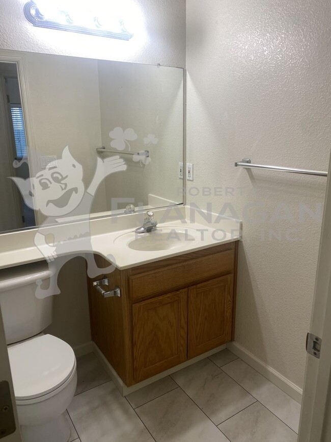 Building Photo - 3 bedroom/2 bathroom home