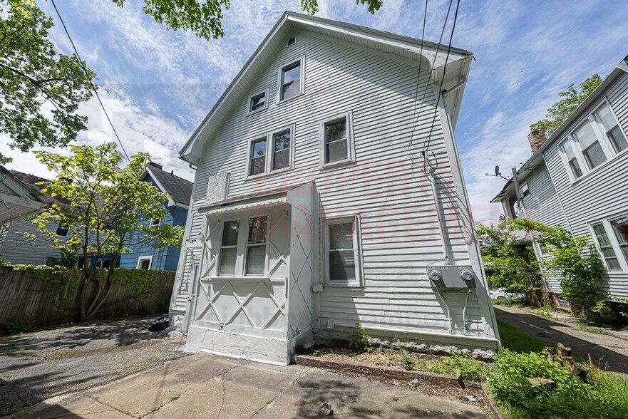 Building Photo - 3353 E 132nd St