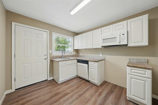 Building Photo - 3615 Seabrook St