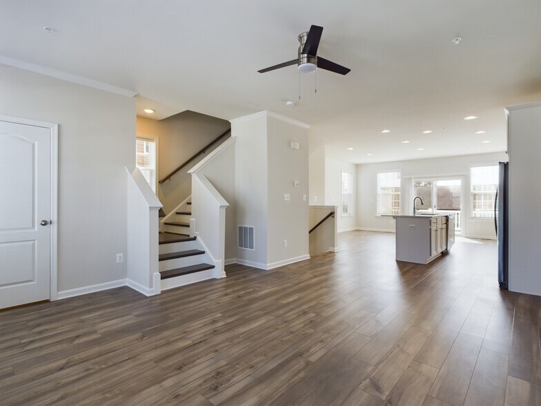 Building Photo - 25 Chester Ct