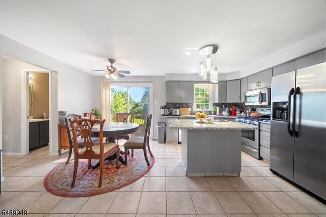 Building Photo - 32 Montville Ave