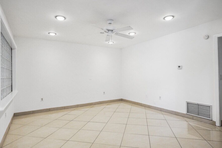 Building Photo - 2878 Donnelly Dr