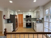 Building Photo - 1924 Birchwood Park Dr N