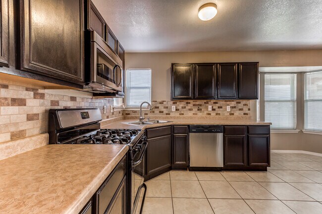 Building Photo - 3 Bedroom Northeast home for rent