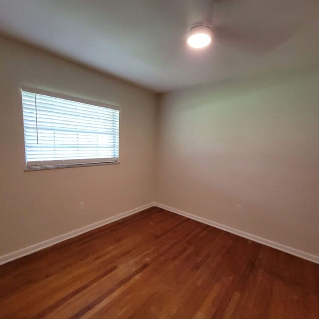 Building Photo - 3 bed, 2 bath 2 car carport