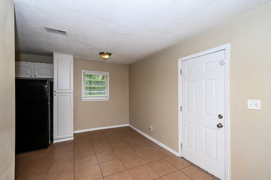 Building Photo - 3564 Briar Dr