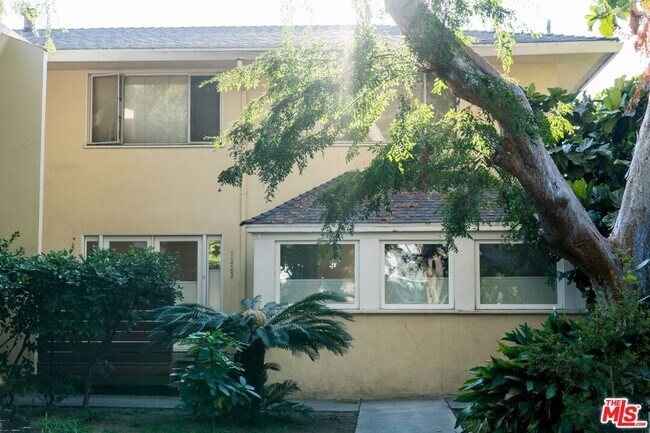 Building Photo - 1223 N Crescent Heights Blvd