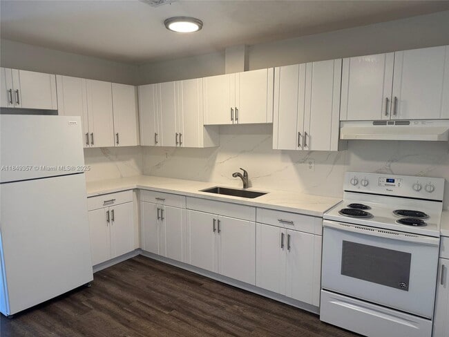 Building Photo - 6119 SW 33rd St