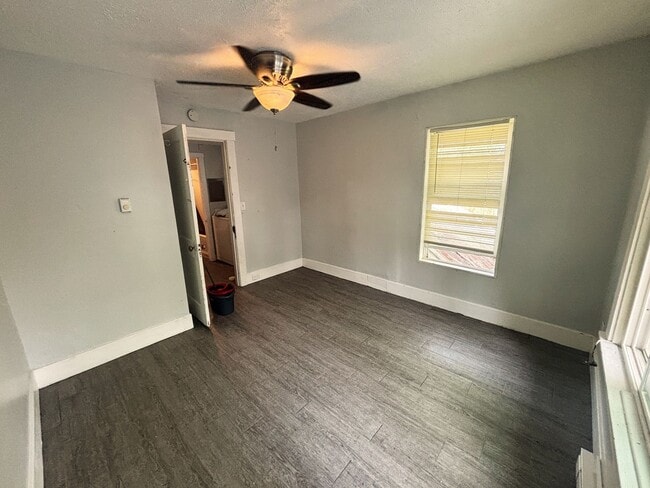 Building Photo - Upper 2 Bedroom Unit of Duplex