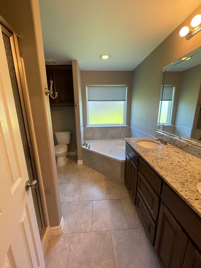 Building Photo - 6122 Stoney Brook Dr