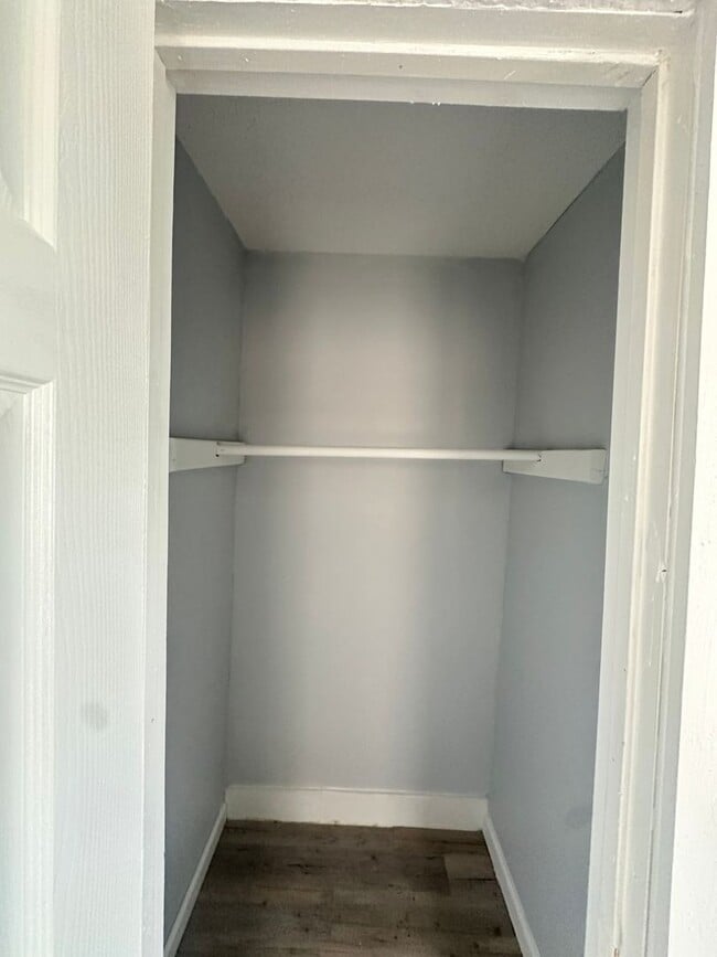 Building Photo - 410 Glover Ave