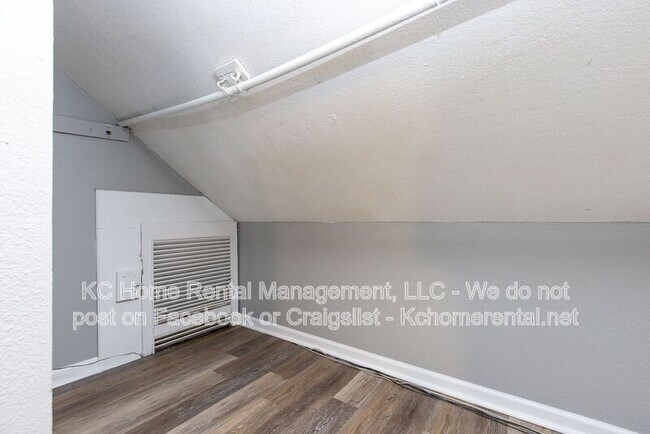 Building Photo - 1111 W 44th St