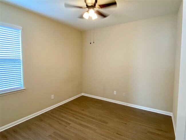 Building Photo - 7639 Daisy Port Ln