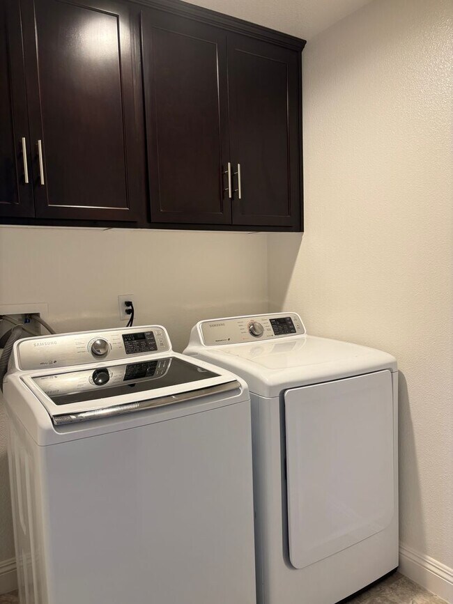 Building Photo - Charming 3-Bedroom 2.5 Bath with Loft for Rent in Guadalupe