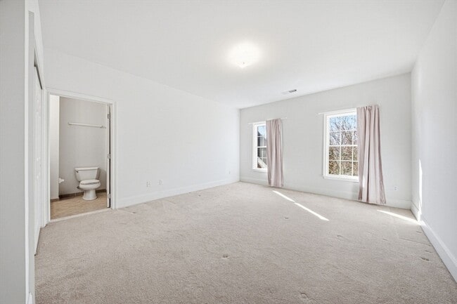 Building Photo - 9 Overlook Rd