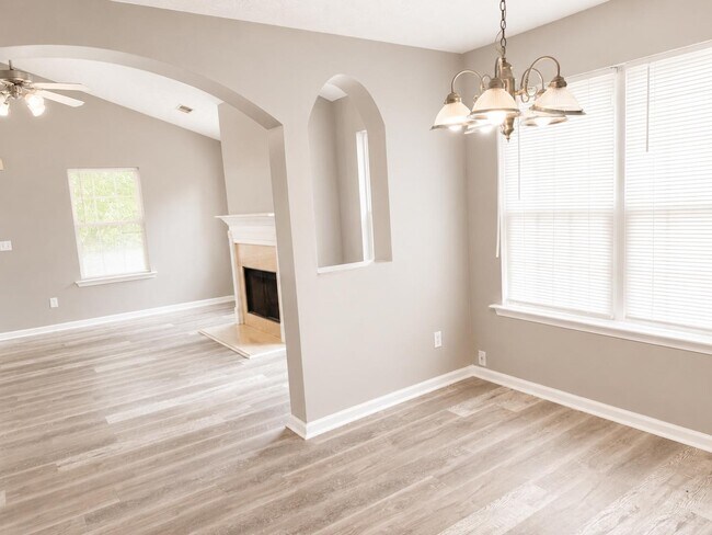 Building Photo - 1109 W Slaton Ave
