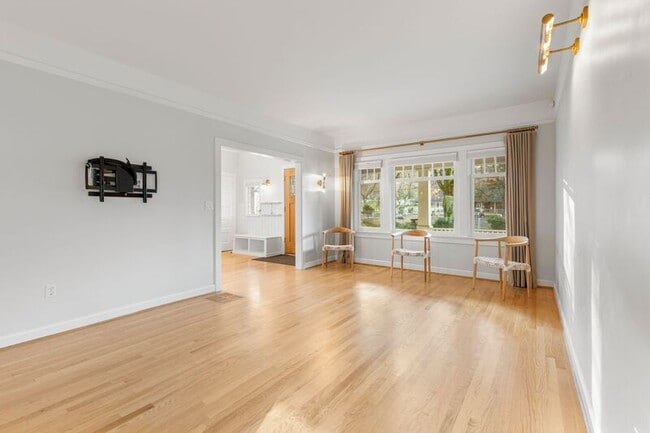 Building Photo - 1516 NW 25th Ave