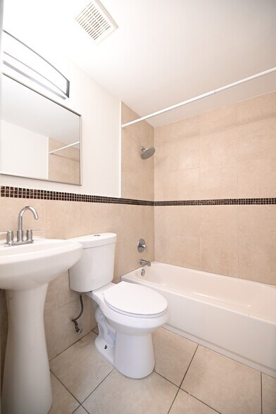 Building Photo - 2507 N 66th Ave