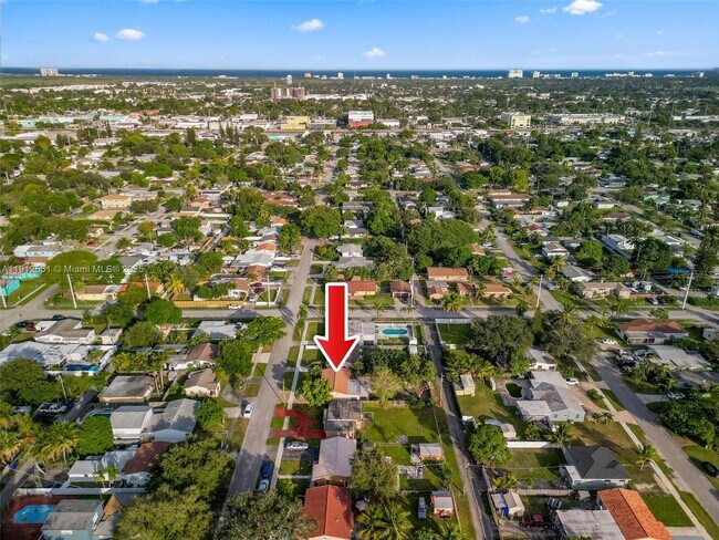 Building Photo - 2410 Coolidge St