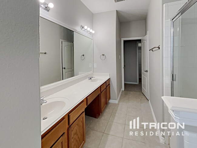 Building Photo - 28818 Hidden Cove Dr