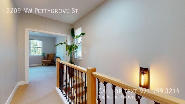 Building Photo - 2209 NW Pettygrove St