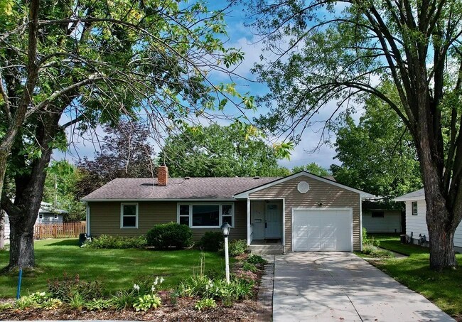 Primary Photo - 1016 31st Ave N