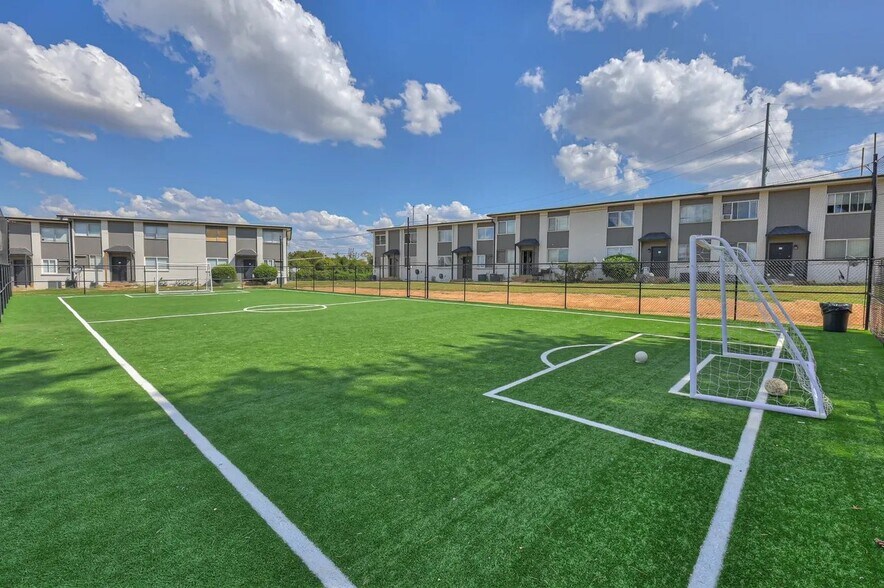 Building Photo - 914 Winthorne Dr