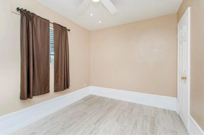 Building Photo - 201 Dixie Dr