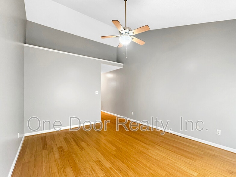 Building Photo - 805 Settlement Dr