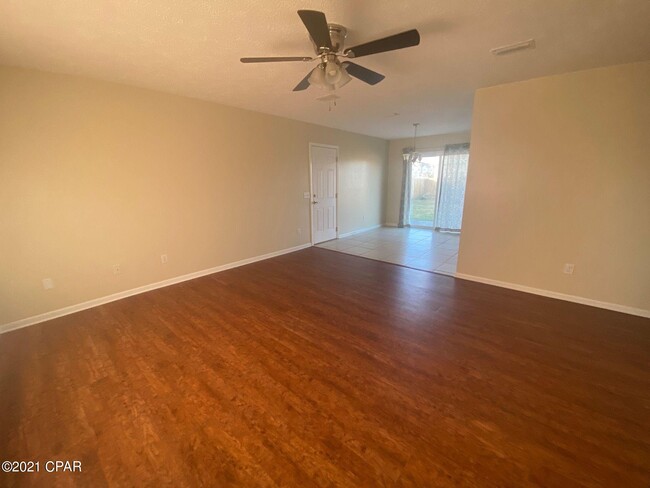 Building Photo - 610 E Pine Forest Dr