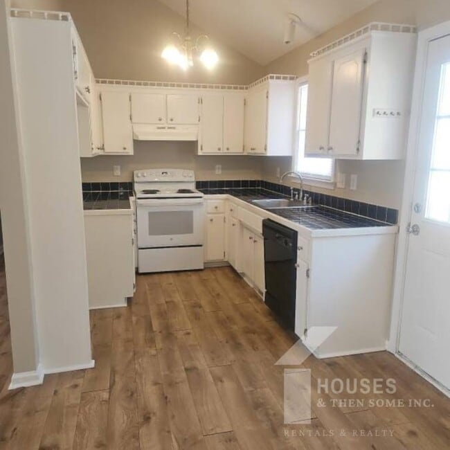 Building Photo - 403 Fairdale Dr